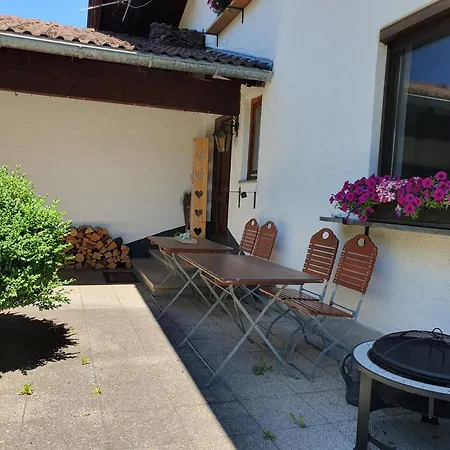Apartamento Lechufer, 80m2, Haushaelfte Mit Privatem Eingang, Kaminofen, Terrasse, Garten Pinswang