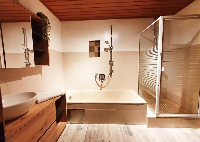Lechufer, 80m2, Haushälfte Mit Privatem Eingang, Kaminofen, Terrasse, Garten Pinswang