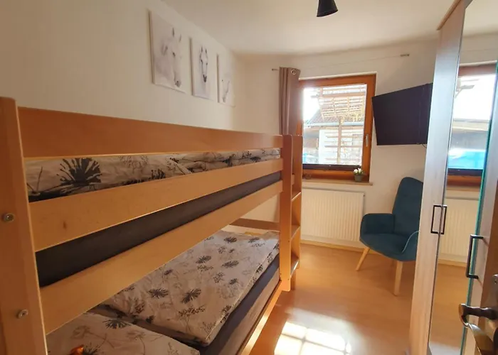 公寓 Lechufer, 80m2, Haushaelfte Mit Privatem Eingang, Kaminofen, Terrasse, Garten