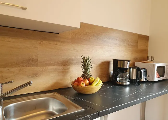 Lechufer, 80m2, Haushaelfte Mit Privatem Eingang, Kaminofen, Terrasse, Garten 公寓 *