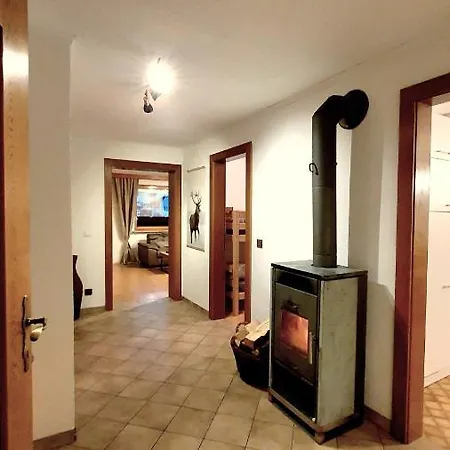 Lechufer, 80m2, Haushaelfte Mit Privatem Eingang, Kaminofen, Terrasse, Garten Pinswang