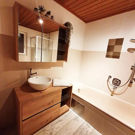 Lechufer, 80m2, Haushaelfte Mit Privatem Eingang, Kaminofen, Terrasse, Garten Apartment