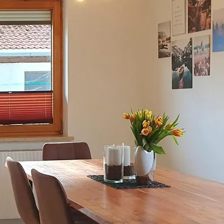 Lechufer, 80m2, Haushaelfte Mit Privatem Eingang, Kaminofen, Terrasse, Garten * Pinswang