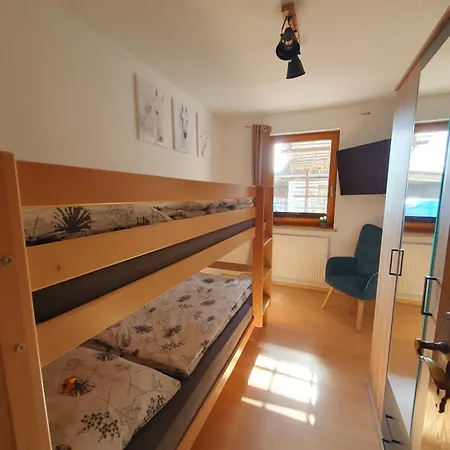 Appartamento Lechufer, 80m2, Haushaelfte Mit Privatem Eingang, Kaminofen, Terrasse, Garten