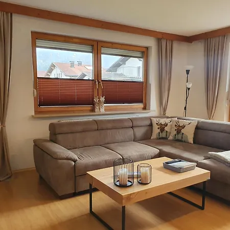 Lechufer, 80m2, Haushaelfte Mit Privatem Eingang, Kaminofen, Terrasse, Garten Pinswang