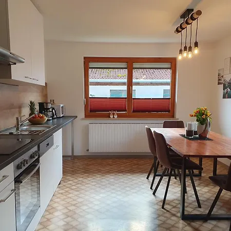 Apartment Lechufer, 80m2, Haushaelfte Mit Privatem Eingang, Kaminofen, Terrasse, Garten