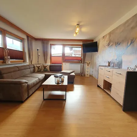 Lechufer, 80m2, Haushaelfte Mit Privatem Eingang, Kaminofen, Terrasse, Garten Pinswang