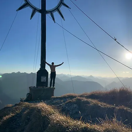 Apartman Lechufer, 80m2, Haushaelfte Mit Privatem Eingang, Kaminofen, Terrasse, Garten Pinswang