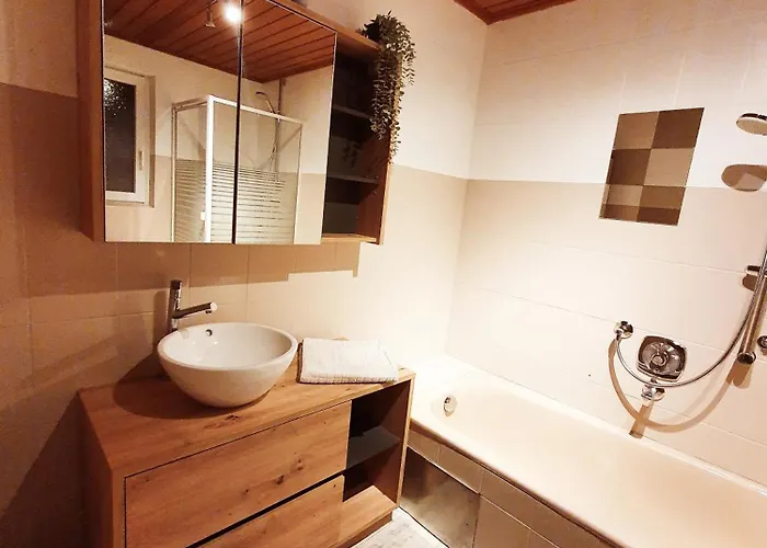 Lechufer, 80m2, Haushaelfte Mit Privatem Eingang, Kaminofen, Terrasse, Garten アパート