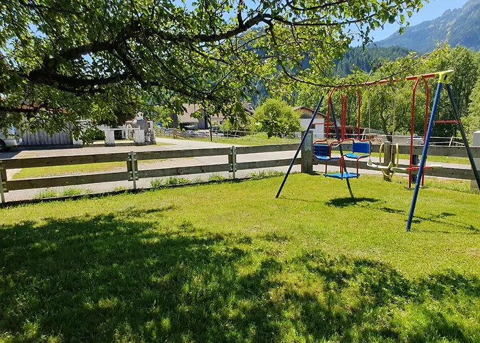 Lechufer, 80m2, Haushaelfte Mit Privatem Eingang, Kaminofen, Terrasse, Garten アパート ピンスヴァング